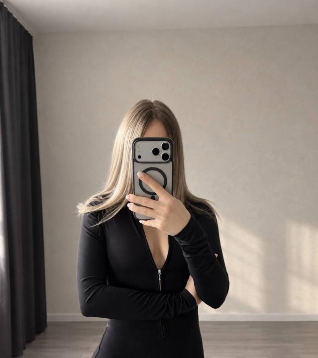 Webcam chat profile for MissVanessa: Nails
