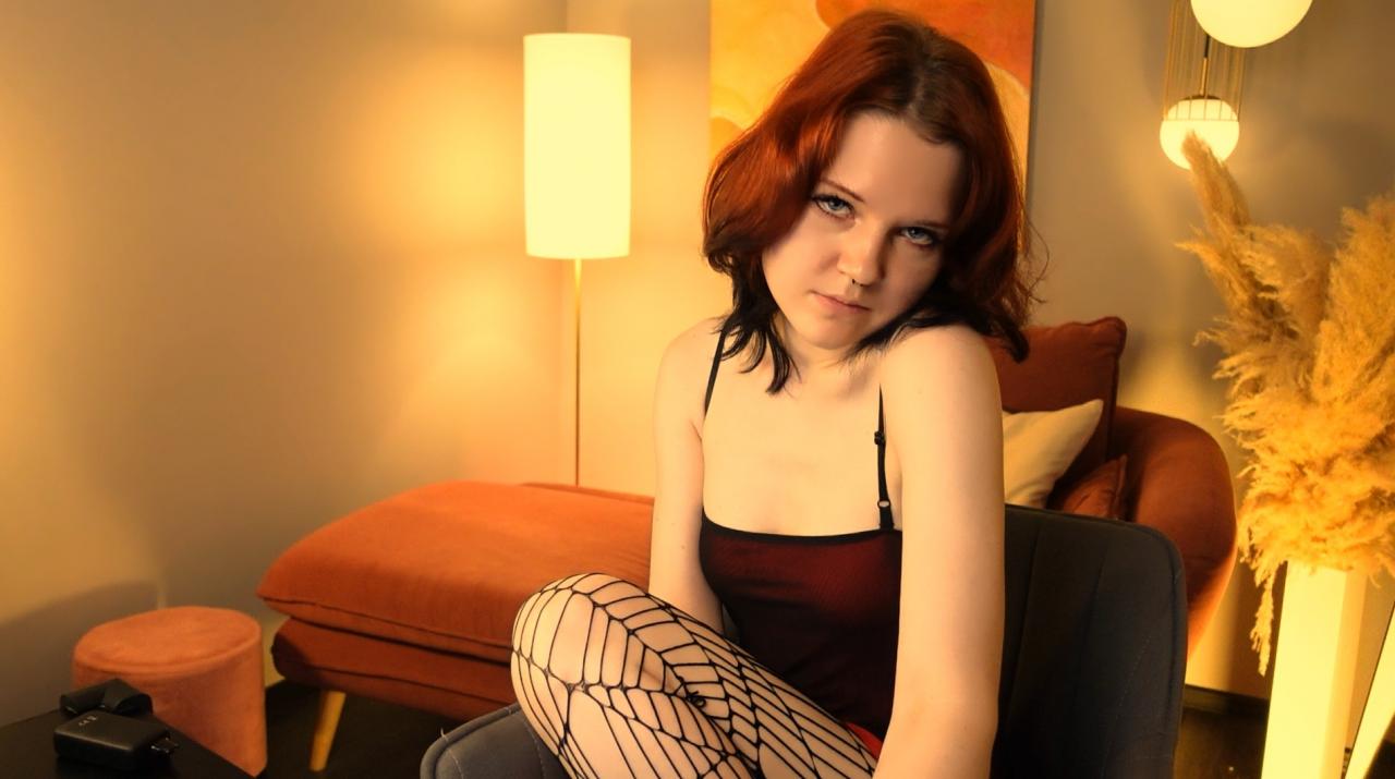 Webcam chat profile for GoddessAlice: Legs, feet & shoes