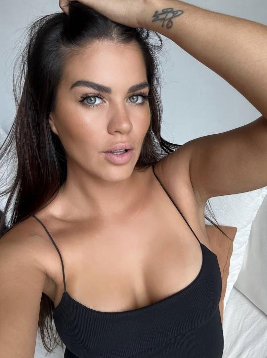 Webcam chat profile for DaniellaFox