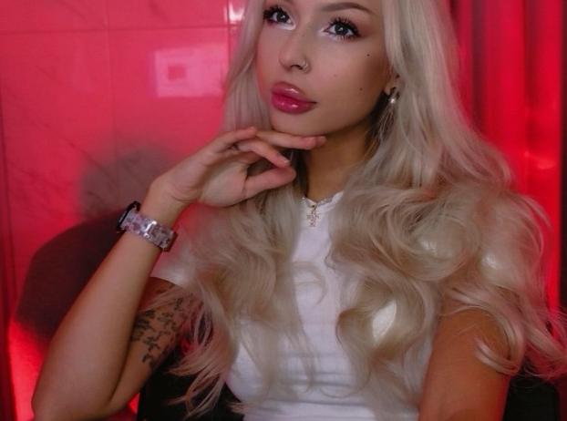 Webcam chat profile for AlaskaLane: Legs, feet & shoes
