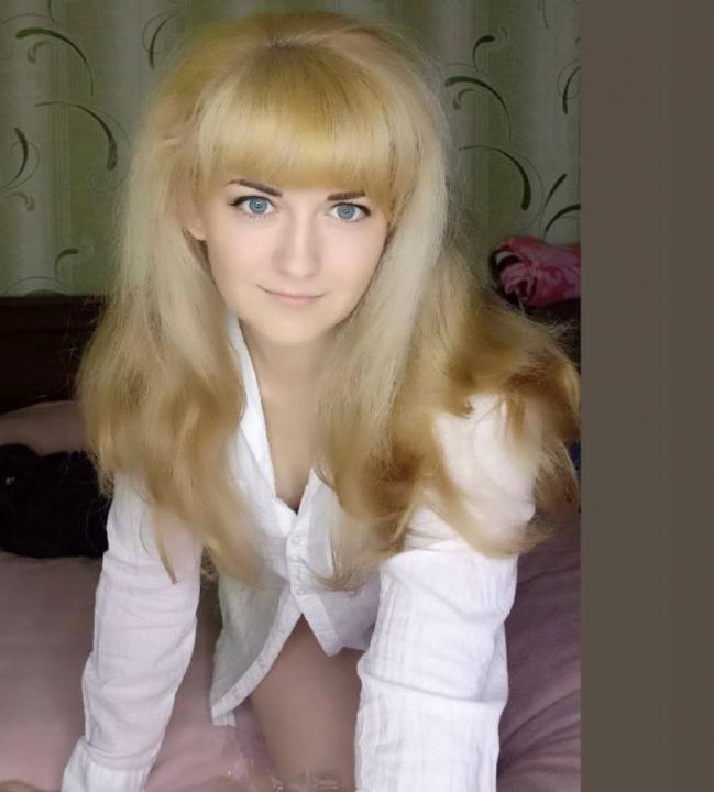 Webcam chat profile for BellaBee: Outfits