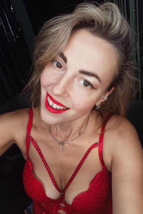 Webcam chat profile for VivienMuse: Outfits