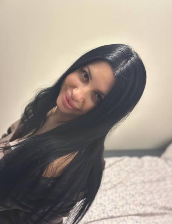 Webcam chat profile for TemptingLipss1