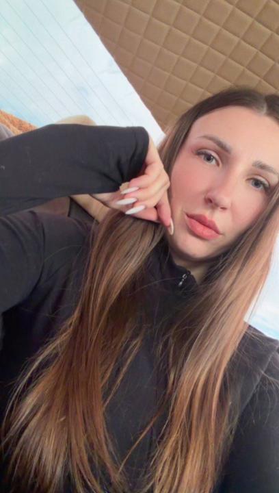 Webcam chat profile for CherryKiss28: Smoking