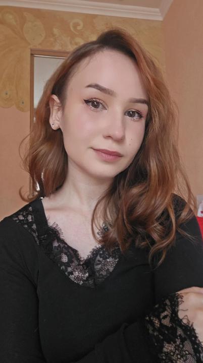 Webcam chat profile for LissaLune: Art