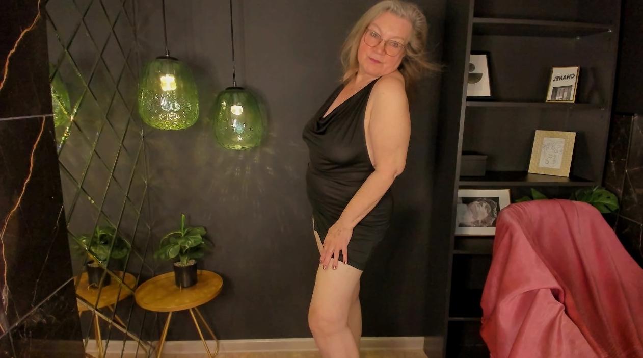 Webcam chat profile for NataliMellow: Kissing