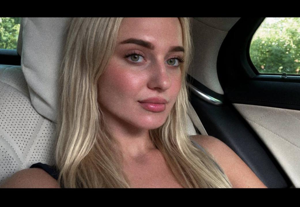 Webcam chat profile for Aylin9999x: Humor
