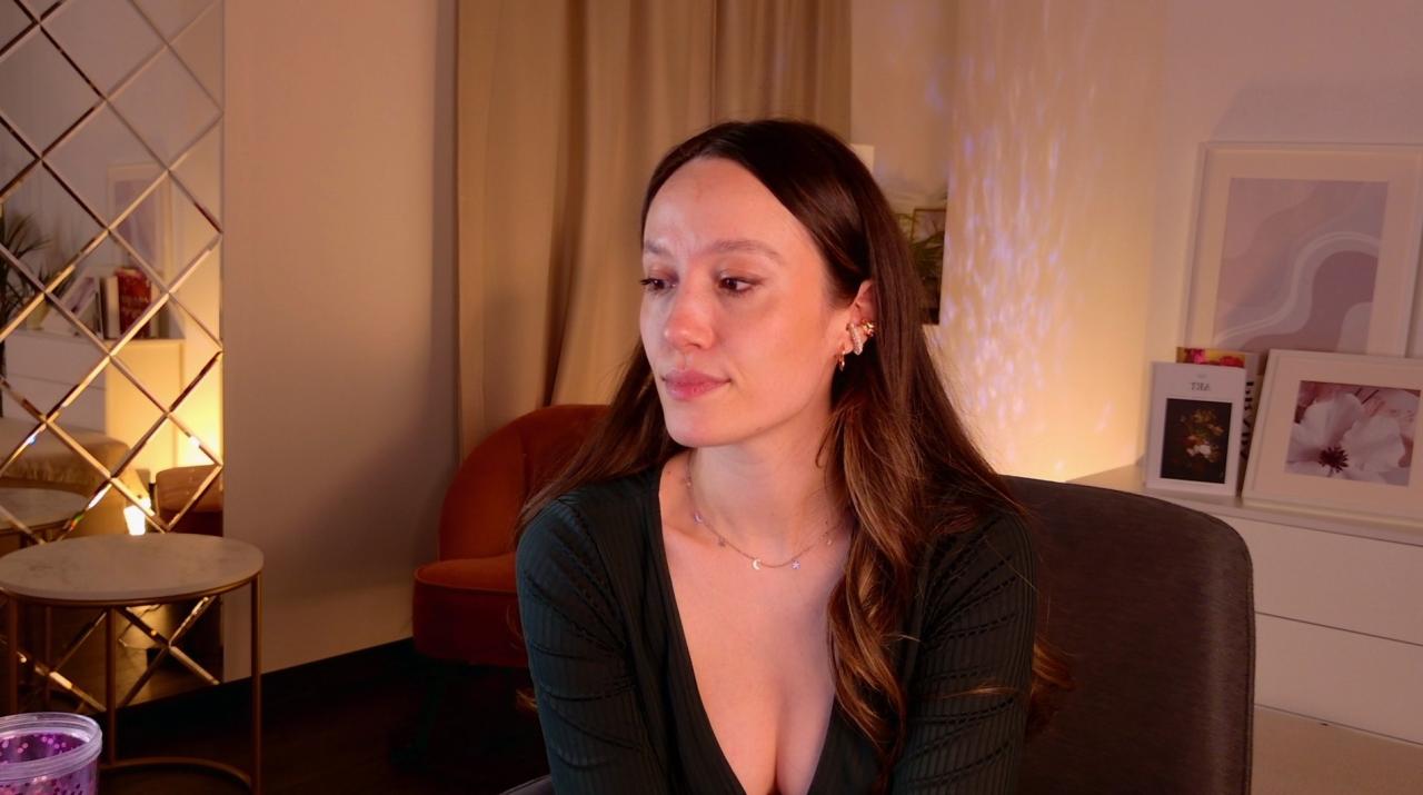Webcam chat profile for AgnesGoddes: Legs, feet & shoes