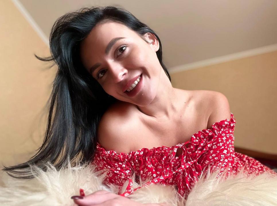 Webcam chat profile for AlessandraRay: Outfits
