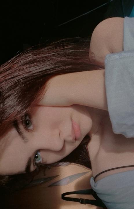 Webcam chat profile for HotQueen