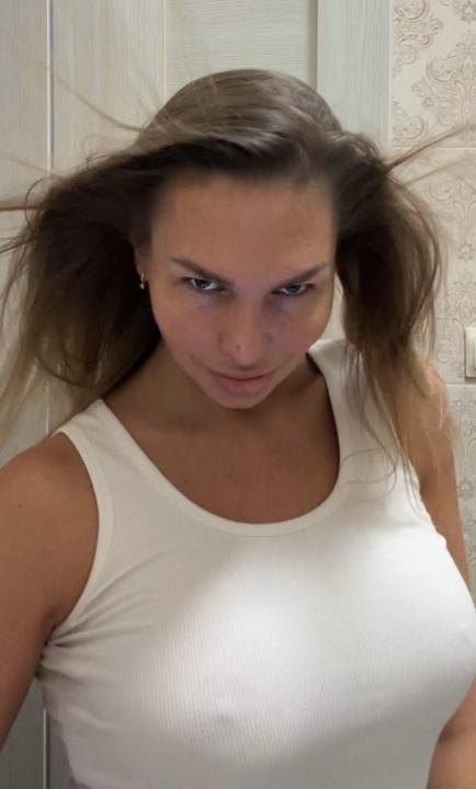 Webcam chat profile for WonderfulWoman: Smoking