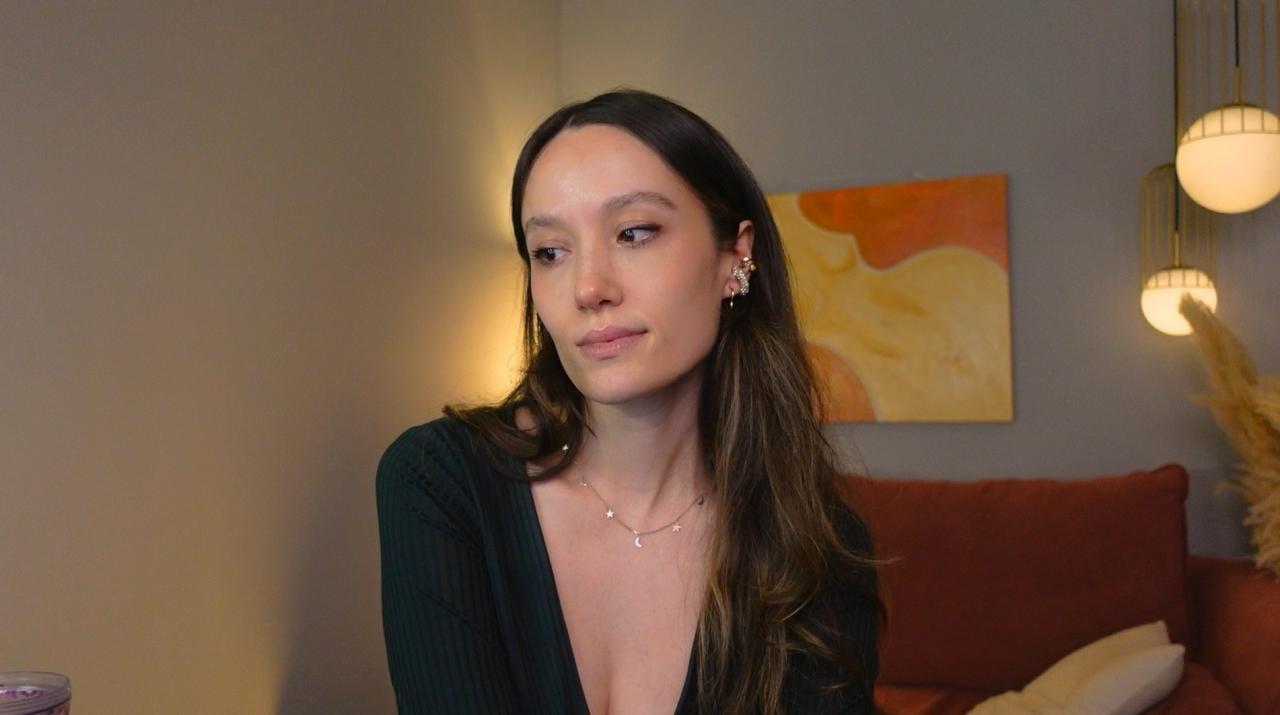 Webcam chat profile for AgnesGoddes: Legs, feet & shoes