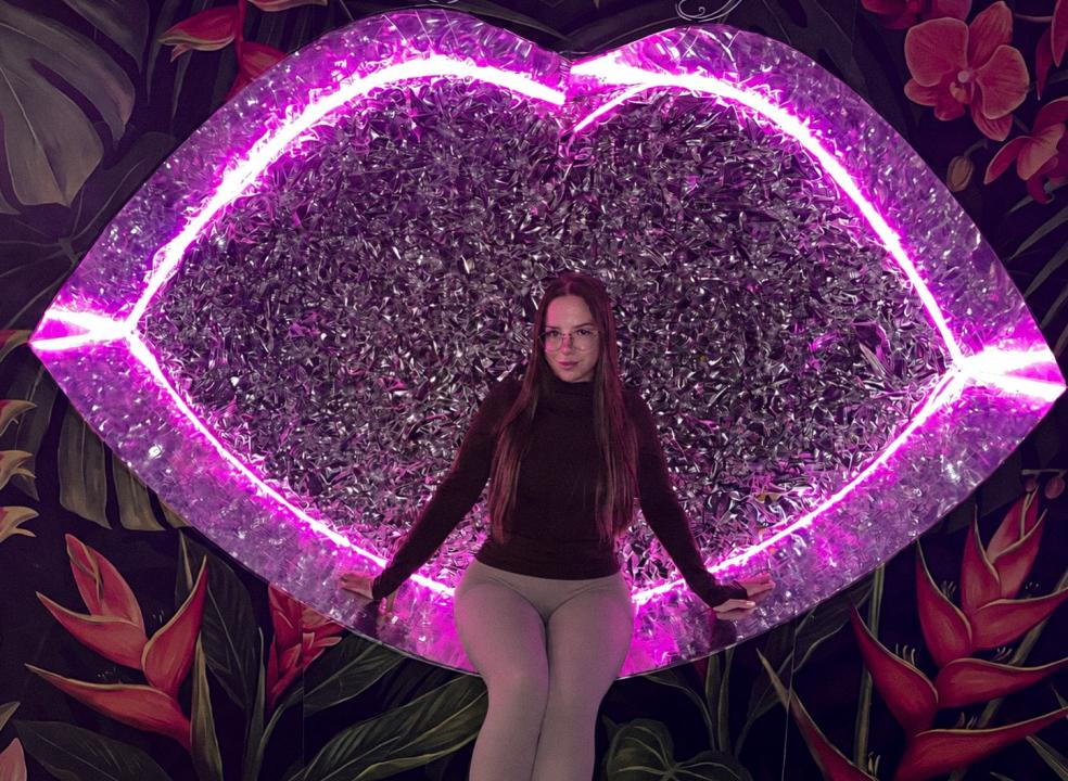 Webcam chat profile for YourBarbieLove: Leather