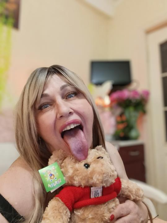 Webcam chat profile for SusieNoreen: Kissing