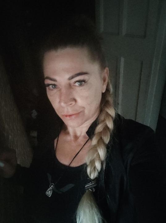 Webcam chat profile for Delira
