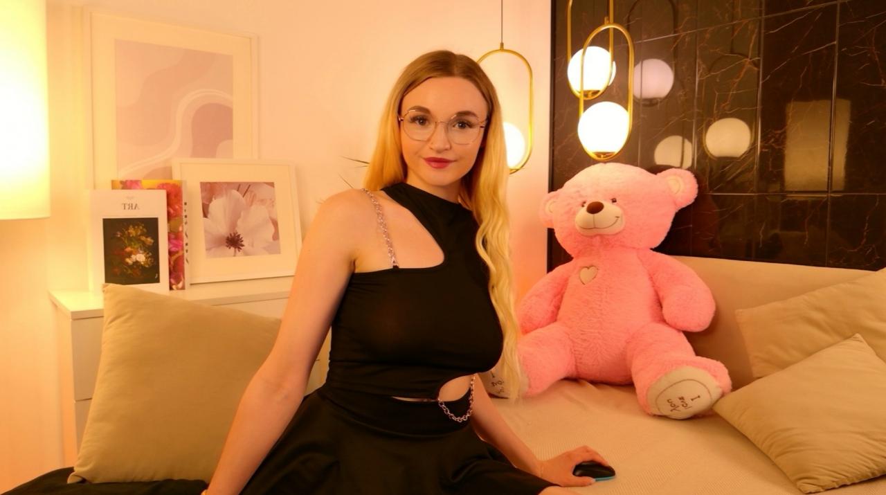 Webcam chat profile for MilaLux: Legs, feet & shoes