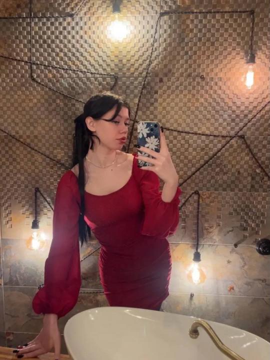 Webcam chat profile for OliviaDubrova: Legs, feet & shoes
