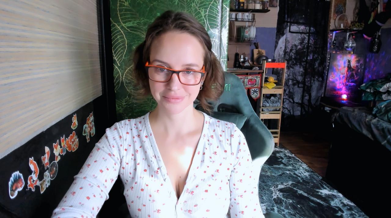 Webcam chat profile for LisaFoxy: Legs, feet & shoes