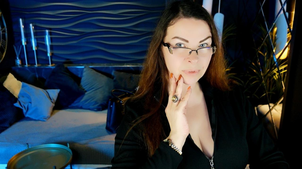 Webcam chat profile for MrsIngrid: Dominatrix