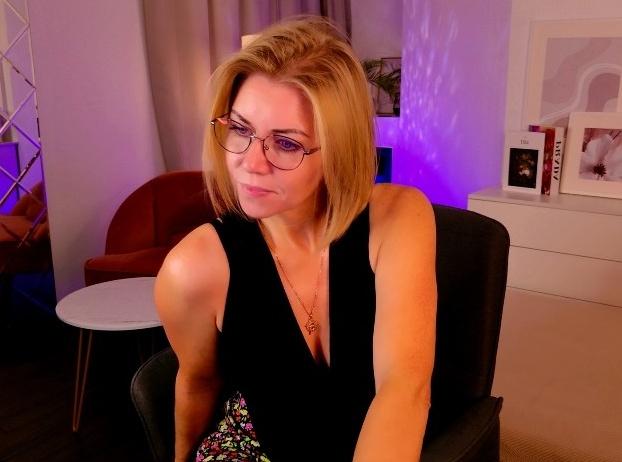 Webcam chat profile for AnnieLight: Legs, feet & shoes