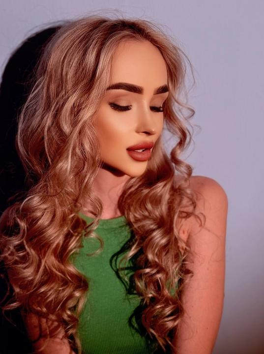 Webcam chat profile for Julietta25