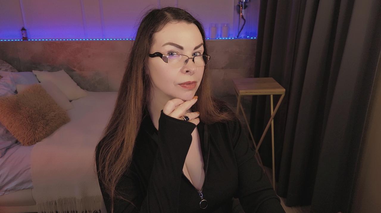 Webcam chat profile for MrsIngrid: Dominatrix