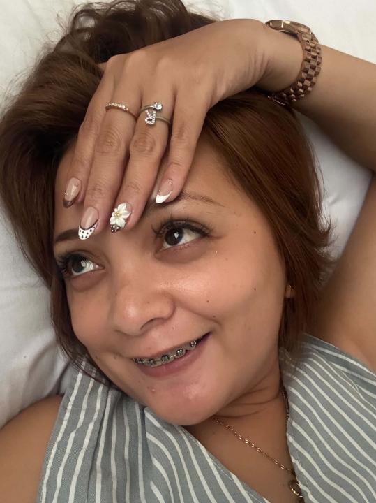 Webcam chat profile for yvonne: Nails