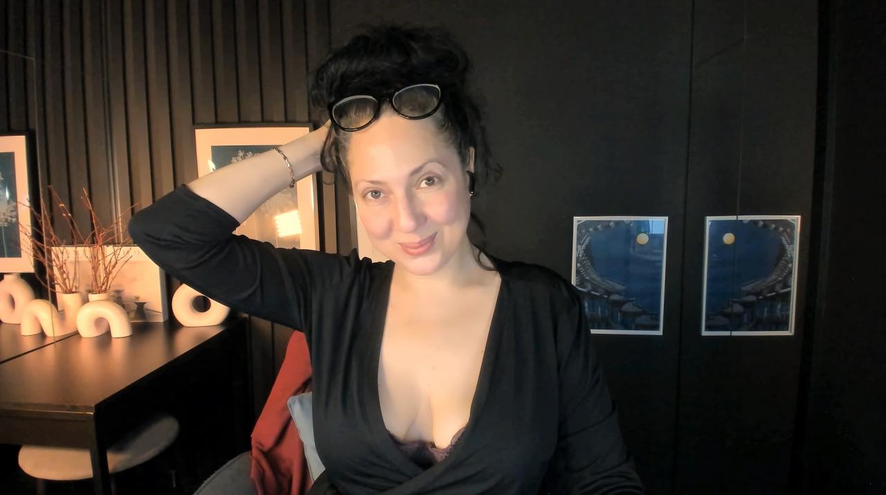 Webcam chat profile for AnitaMuse: Latex & rubber