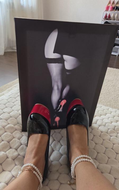 Webcam chat profile for Sweetie85: Bondage & discipline