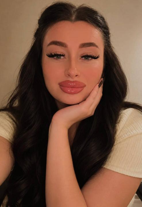Webcam chat profile for LunaSssi: Ask about my Hobbies
