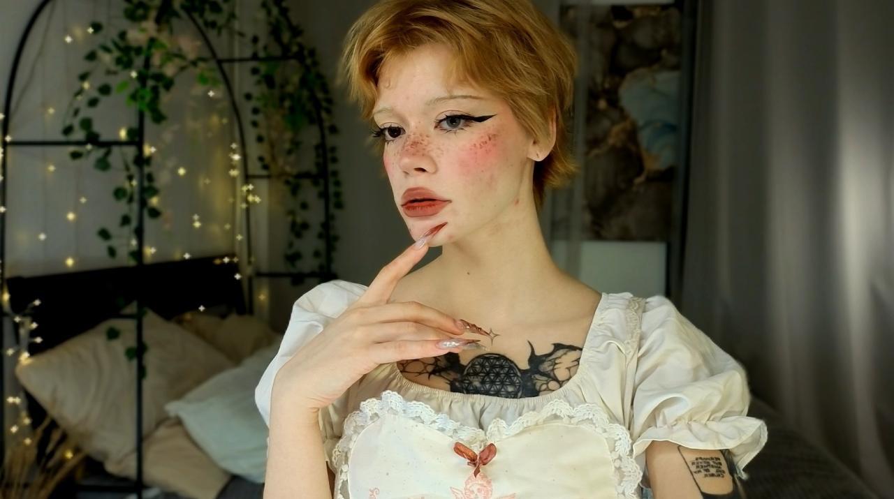 Webcam chat profile for SweetMell: Leather