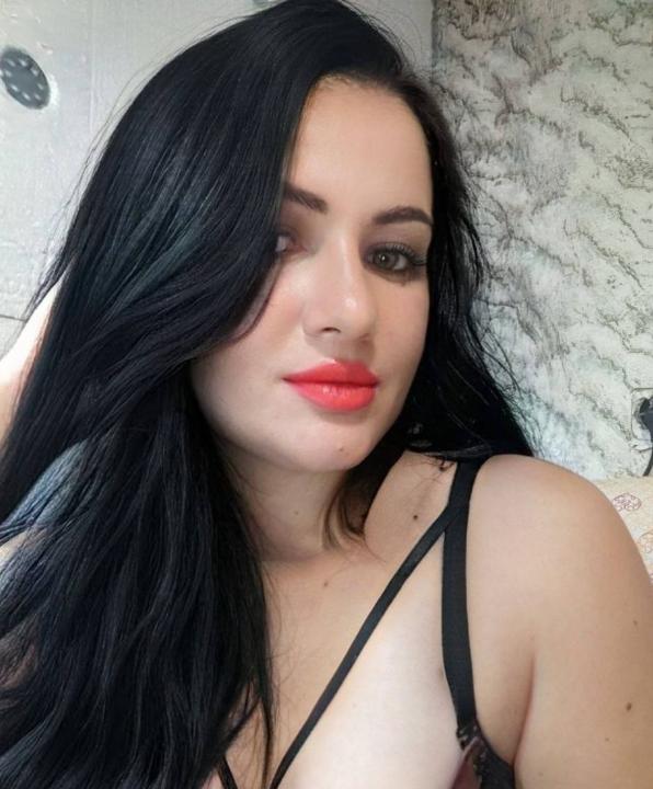 Webcam chat profile for Ariell: Ask about my Hobbies