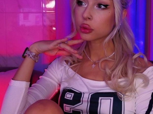 Webcam chat profile for AlaskaLane: Legs, feet & shoes