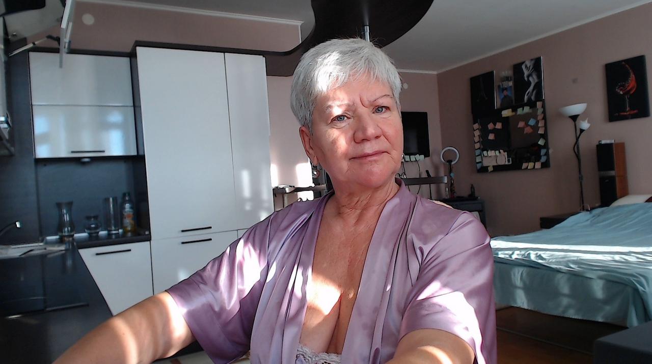 Webcam chat profile for RoxanaBrooks: Legs, feet & shoes
