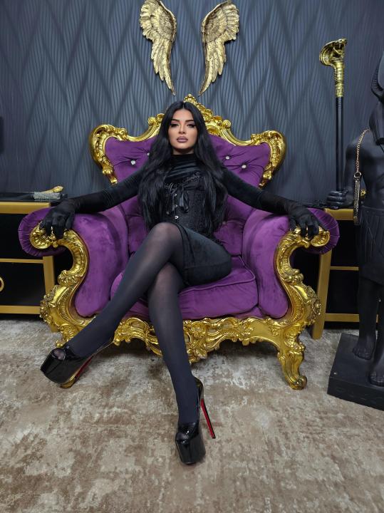 Webcam chat profile for Devasha: Dominatrix