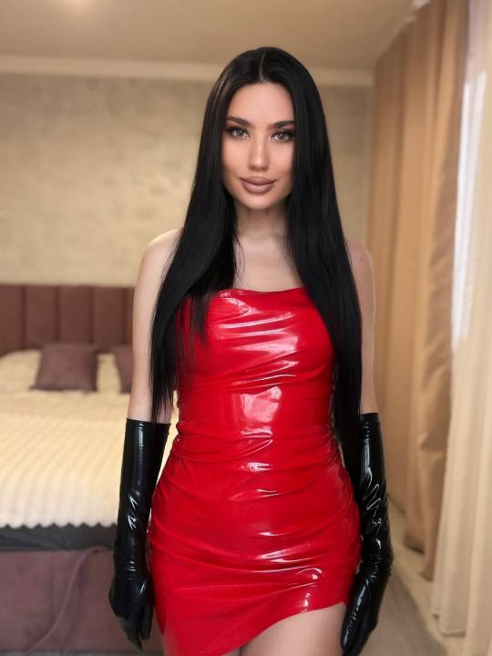 Webcam chat profile for Diva69: Leather