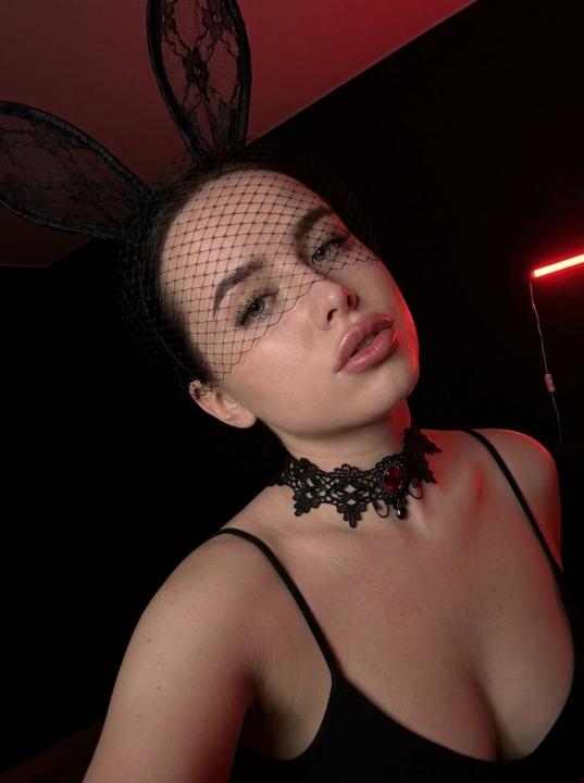 Webcam chat profile for ExclusivexPearl: Latex & rubber