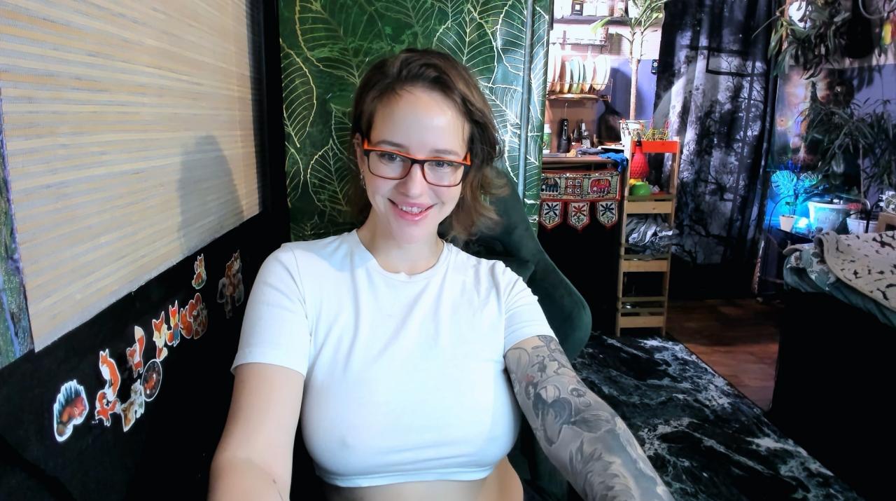 Webcam chat profile for LisaFoxy: Legs, feet & shoes