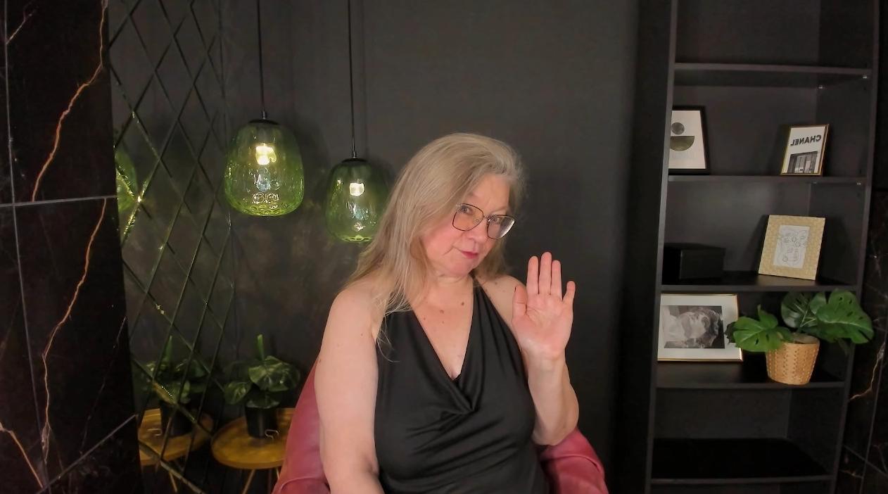 Webcam chat profile for NataliMellow: Kissing