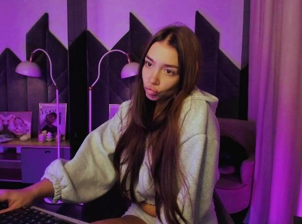Webcam chat profile for KiaraKiy: Legs, feet & shoes