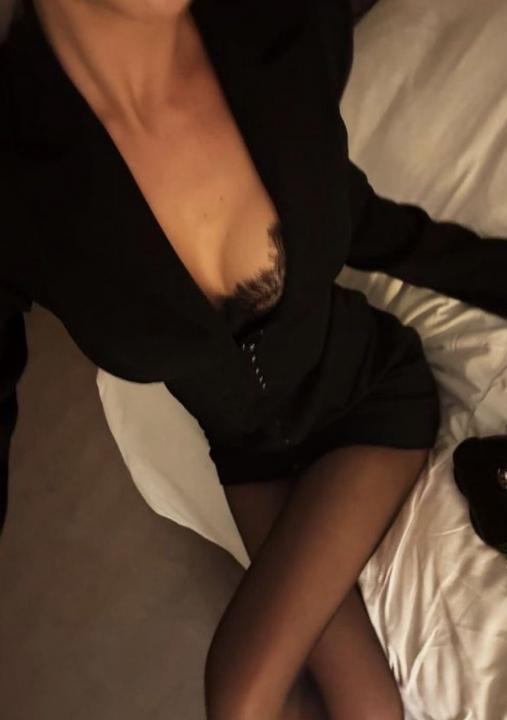 Webcam chat profile for Alinaaa: Outfits