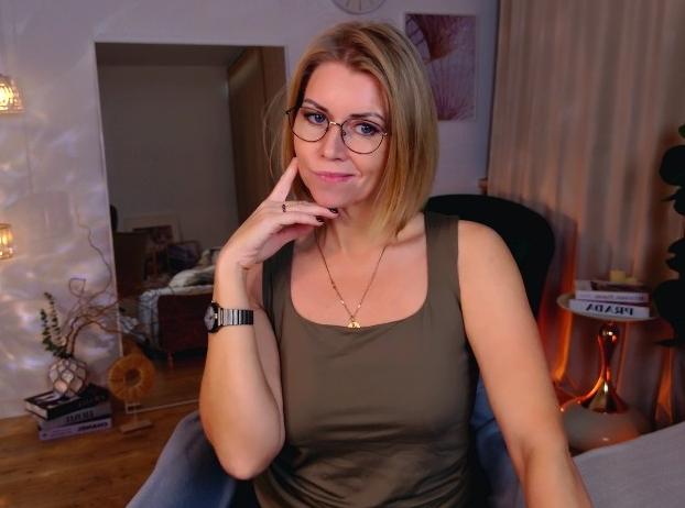 Webcam chat profile for AnnieLight: Legs, feet & shoes