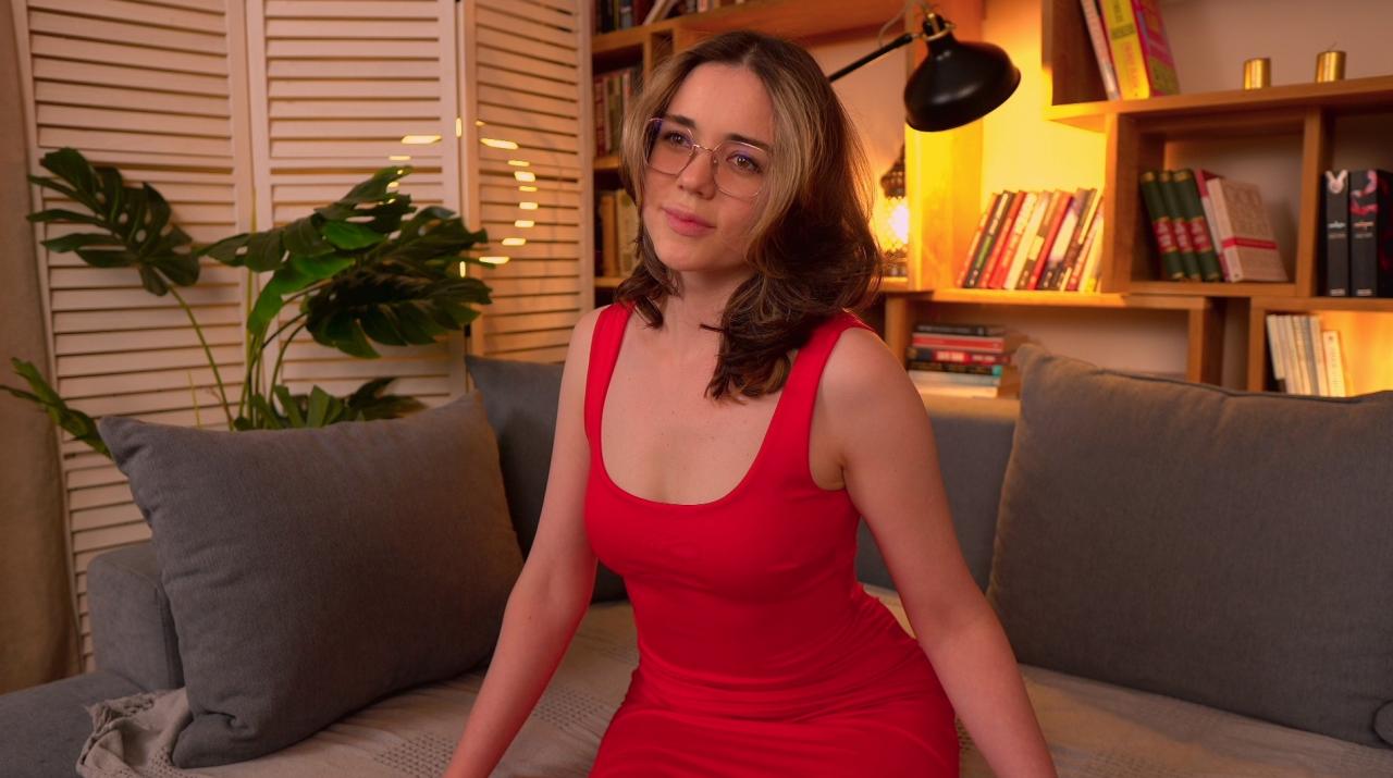 Webcam chat profile for SunnyTeaze: Kissing